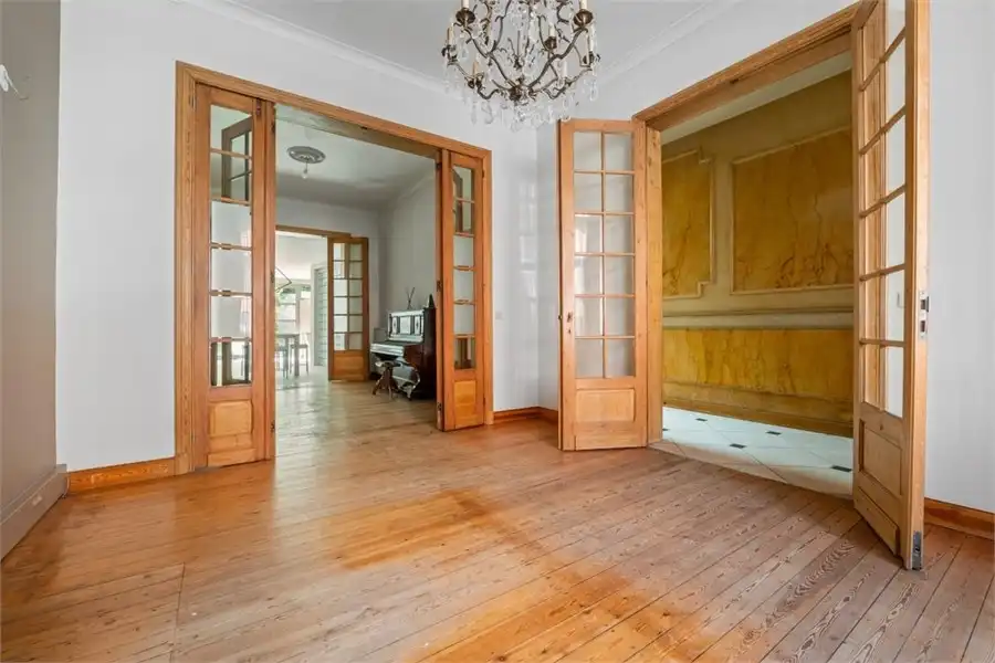 PRACHTIG HERENHUIS MET VEEL CHARME IN HET CENTRUM VAN SINT-TRUIDEN foto 4