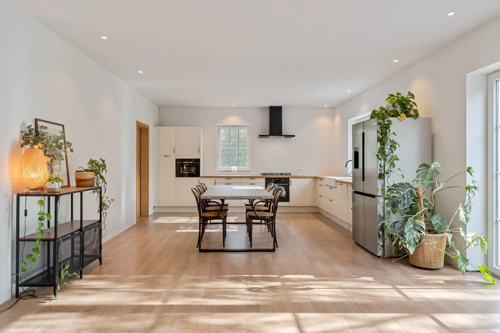 Ruime woning met 4 slaapkamers en grote tuin in Kuringen foto 8