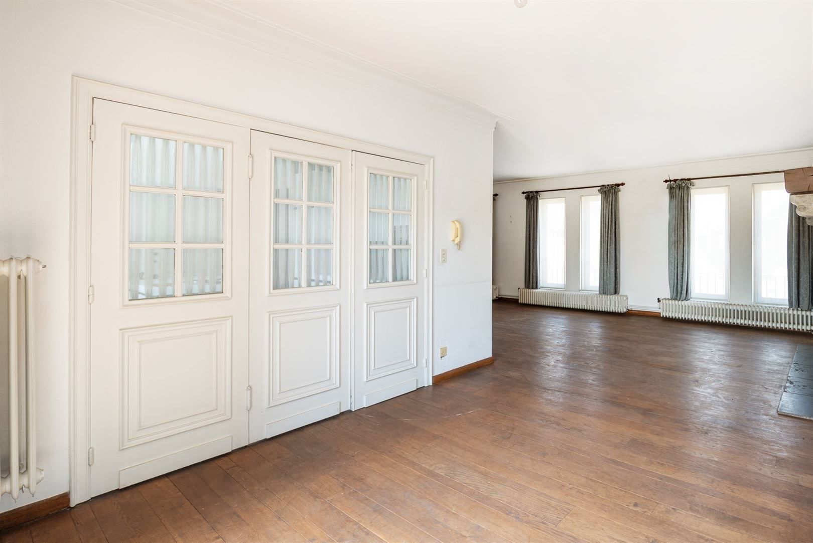 Grote woning in de dorpskern, met tuin en achter-uitweg. 'Must-see'! foto 8