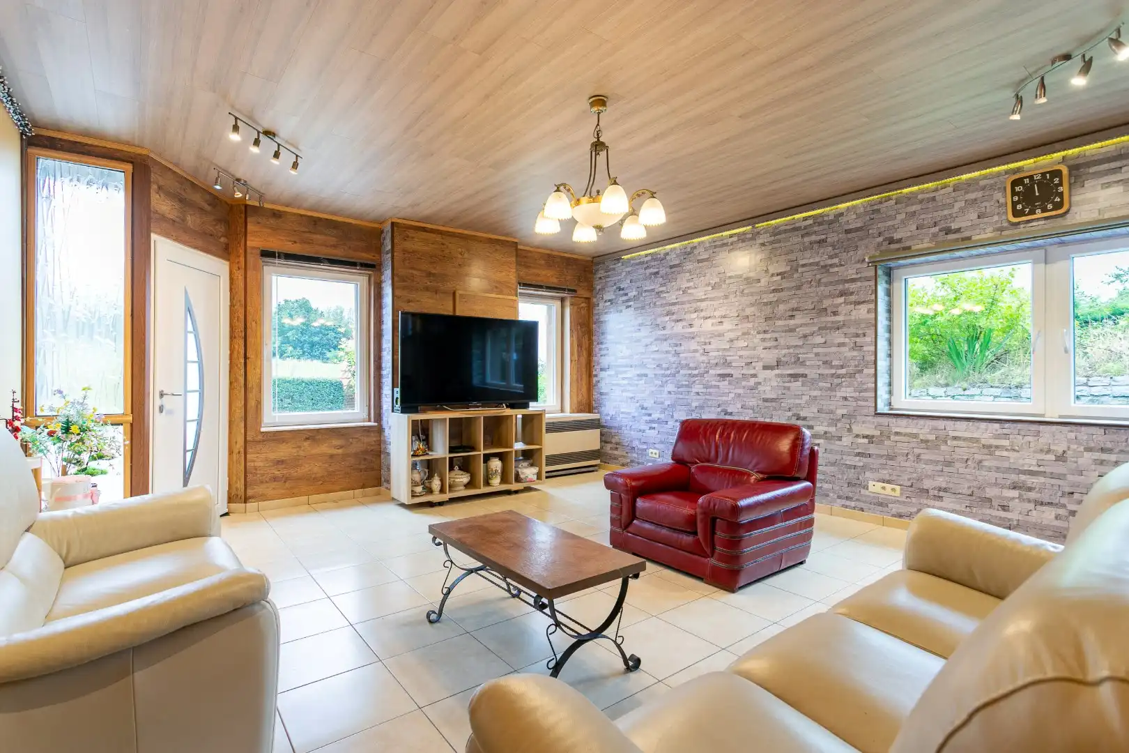 Unieke eigendom met twee woningen op een ruim perceel van 3.130 m² te Galmaarden foto 3