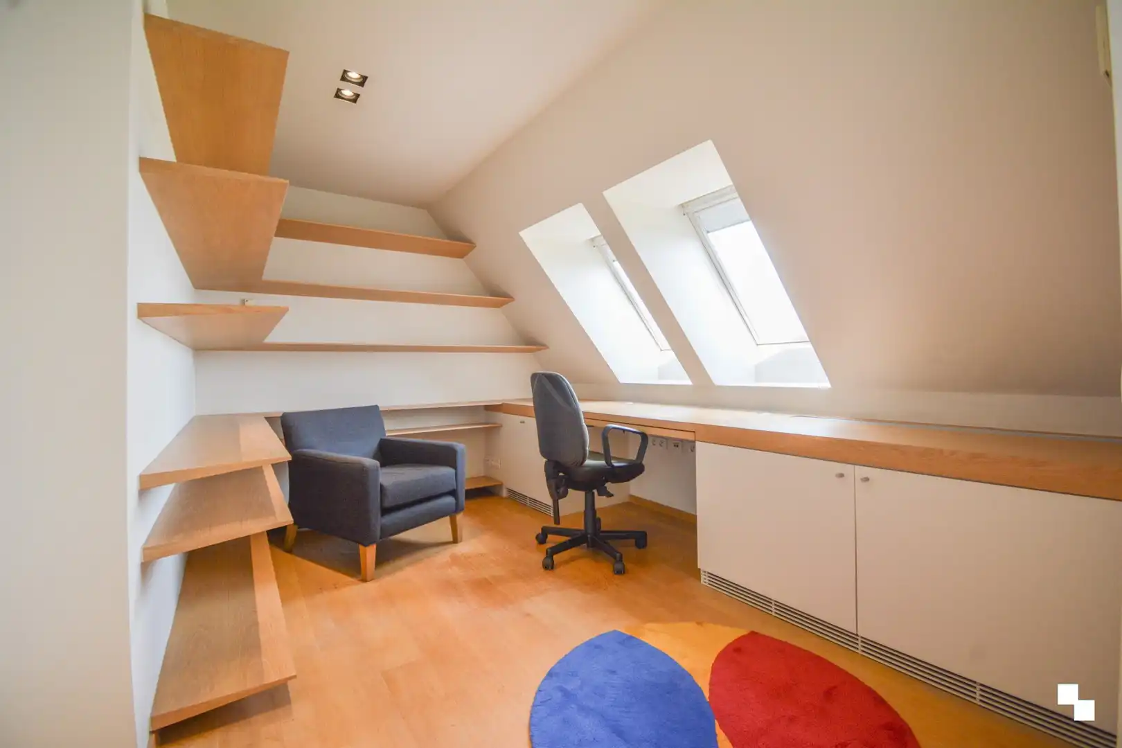 UItzonderlijk ruim appartement aan het water te Roeselare! foto 7