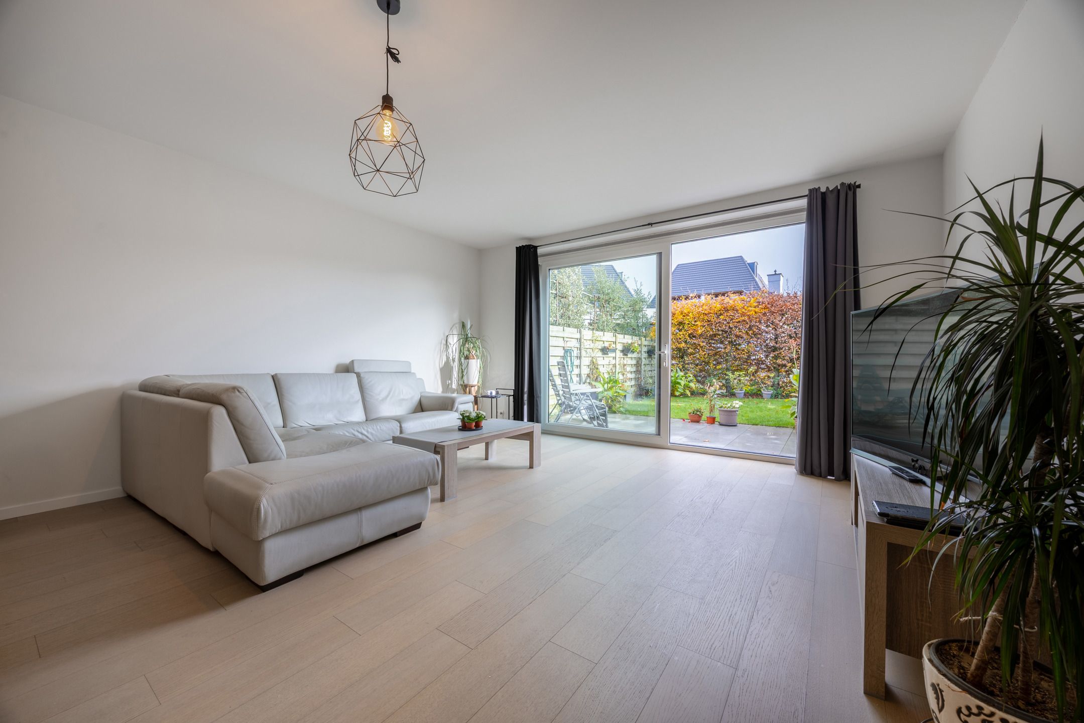 Instapklaar appartement met tuin in hartje Zandhoven foto 4