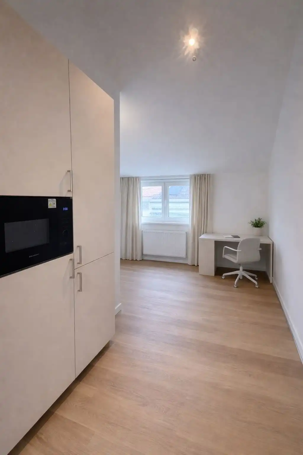 Gerenoveerde studentenkamer foto 2