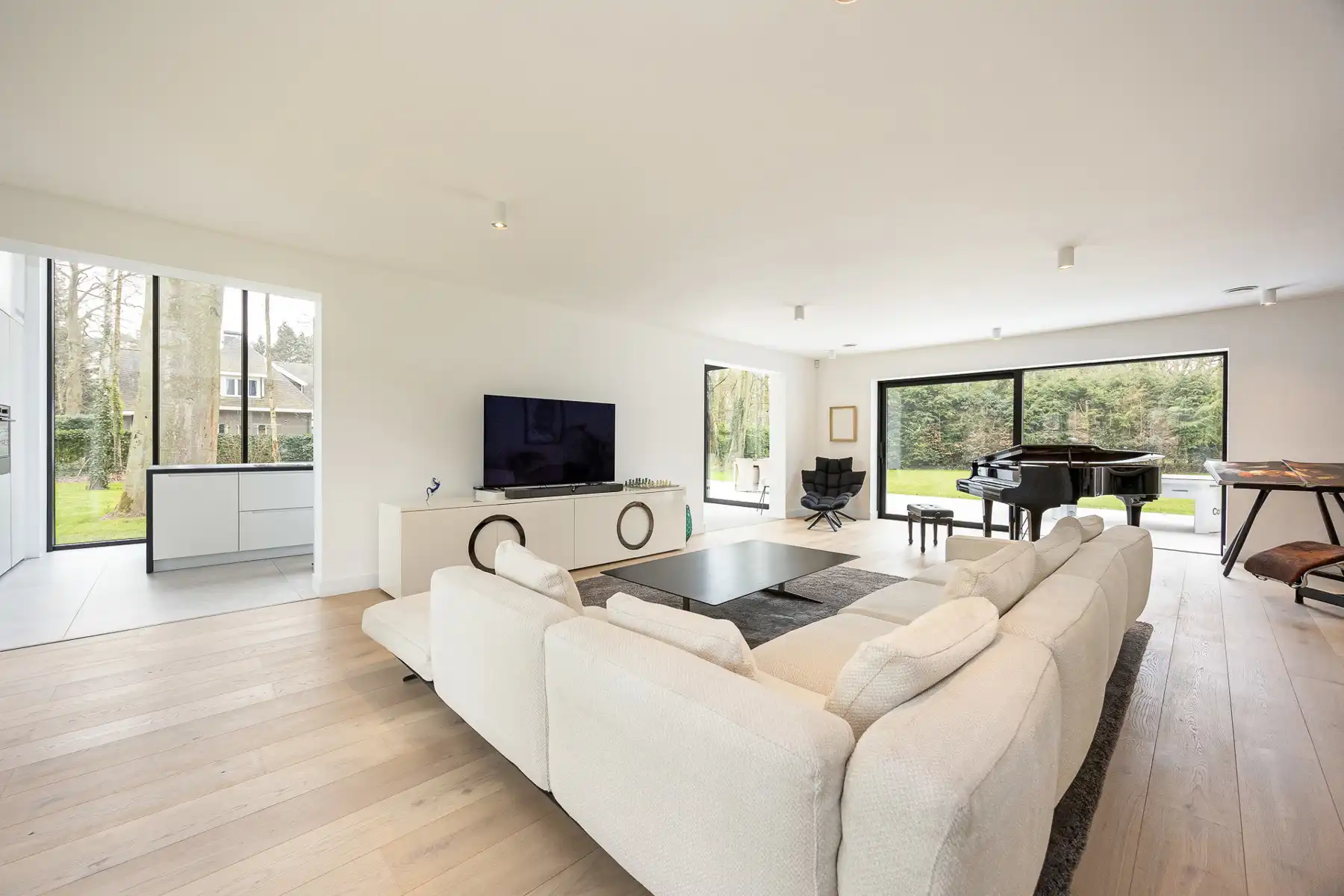 Luxueuze vernieuwbouwvilla met high-end afwerking foto 4