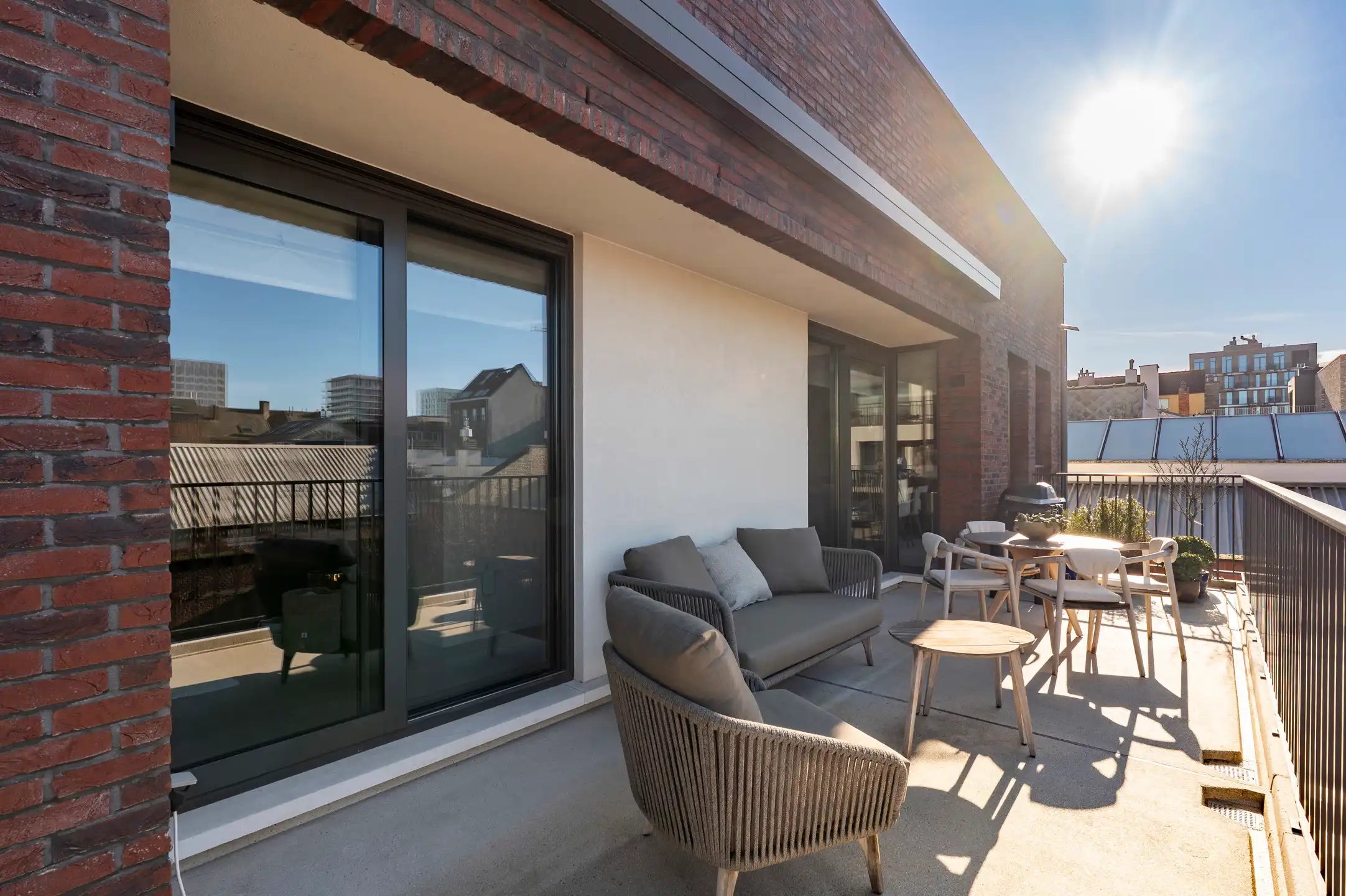 Luxueus 2-slaapkamerappartement met zonnig terras foto 2