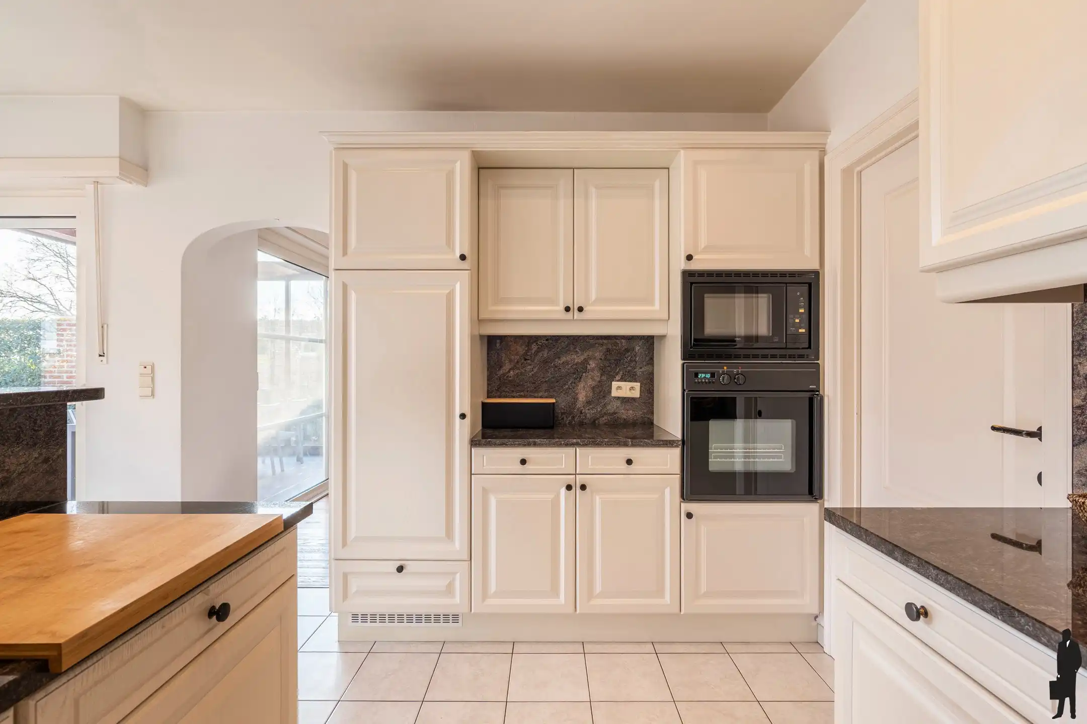 Vrijstaande woning op een ruim perceel van ca. 1.300 m² in hartje Loenhout! foto 16
