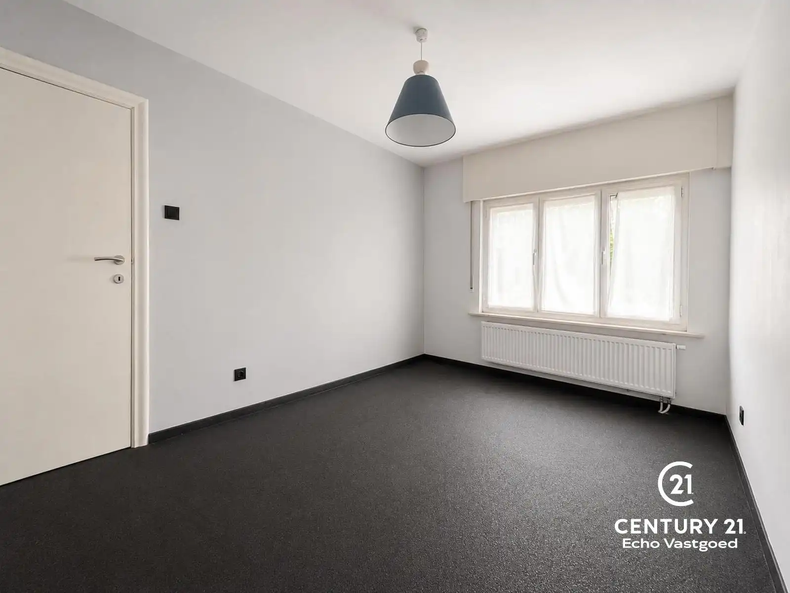 Centraal gelegen, gerenoveerde en instapklare woning foto 12