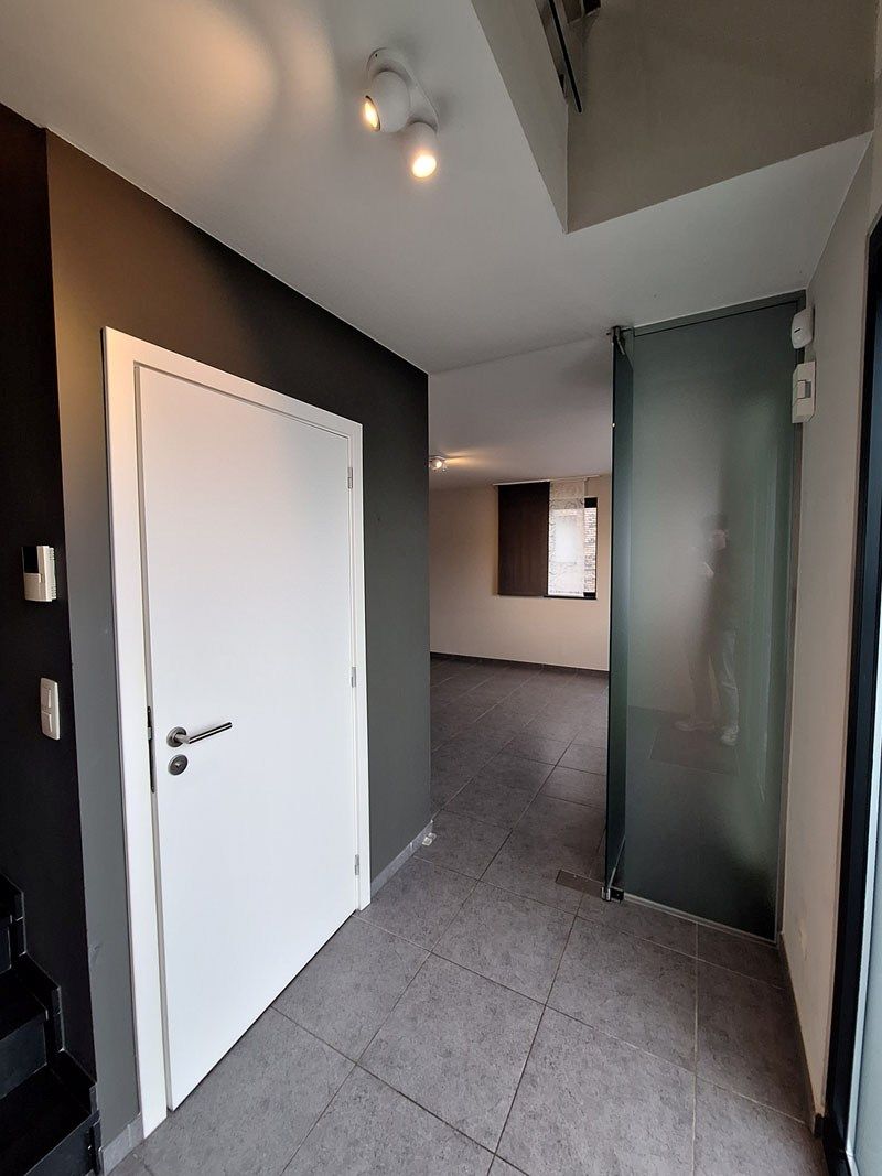 Prachtige eigentijdse woning in een groen kader foto 2