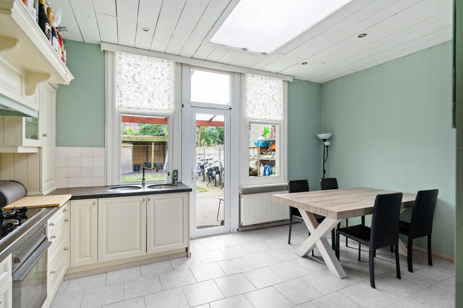 Leuke woning met 2 SLPKS en tuin te Deurne! foto 7