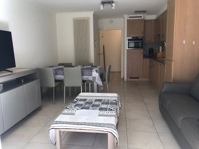 Gemeubeld appartement met twee terrassen op wandelafstand van de zee foto 3