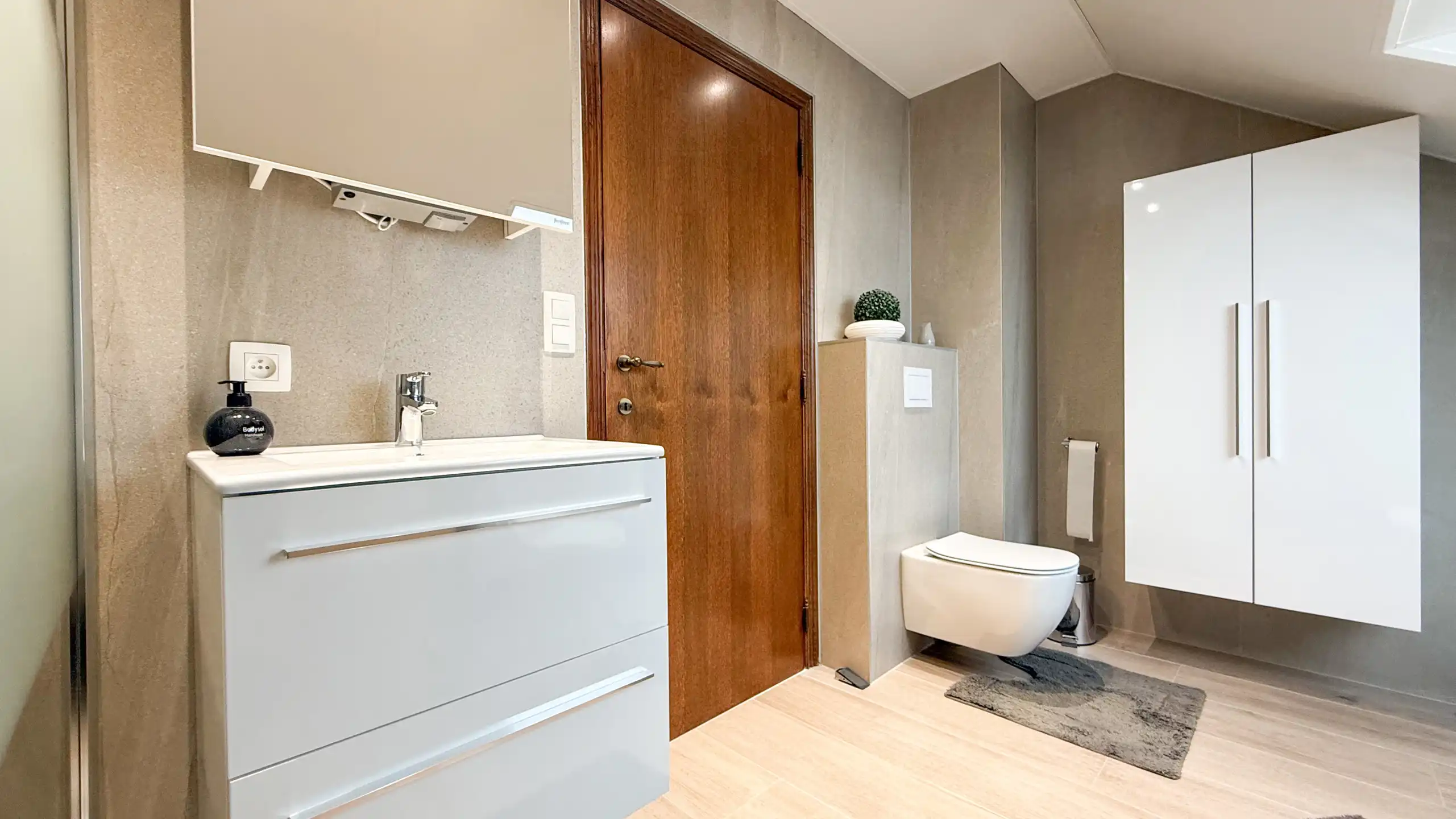 Instapklare woning met 3slpks, tuin, airco en zonnepanelen! foto 27