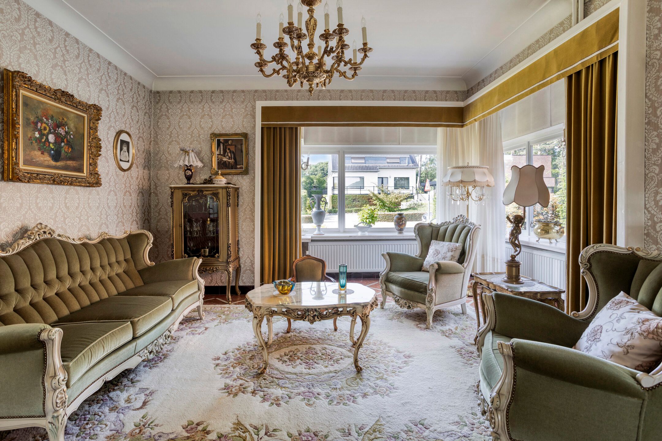 Te renoveren woning met veel potentieel foto 6