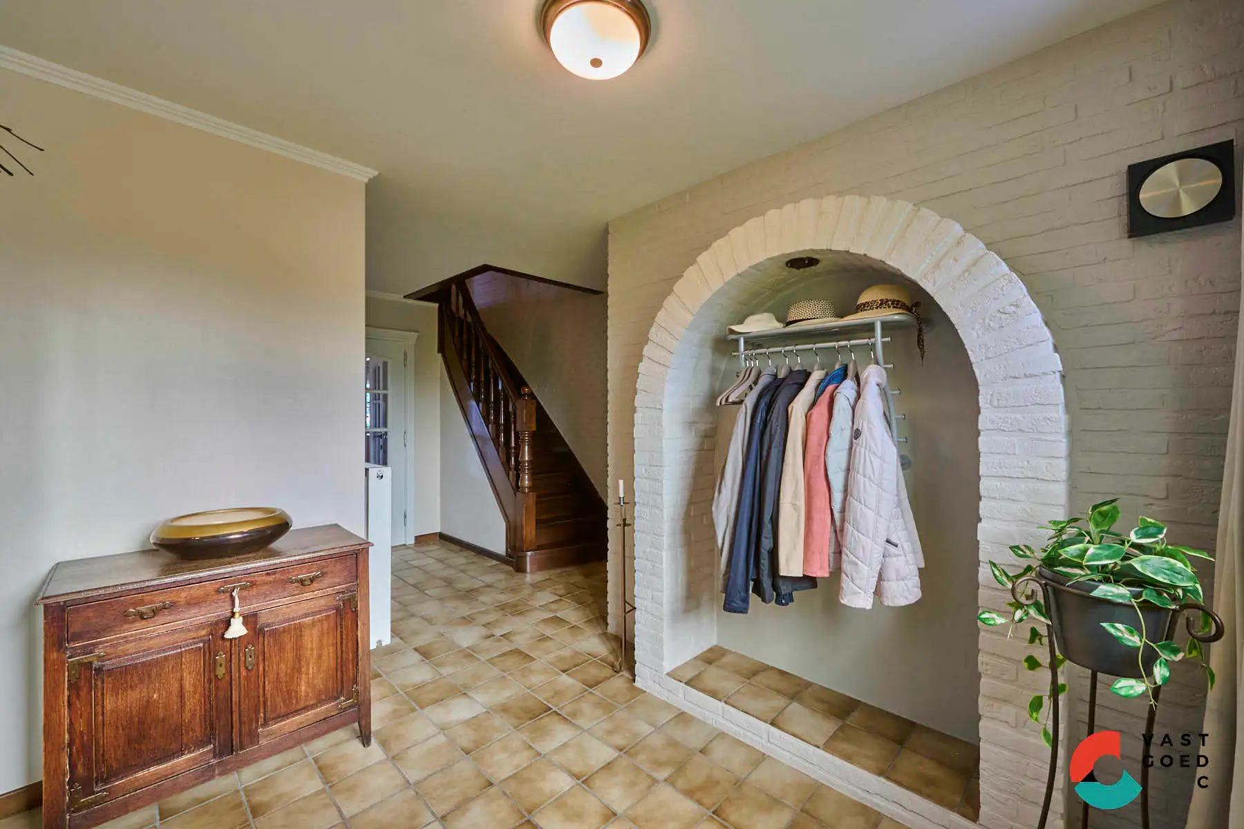 Ruime gezinswoning omringd door groen op een perceel met vrij uitzicht foto 4