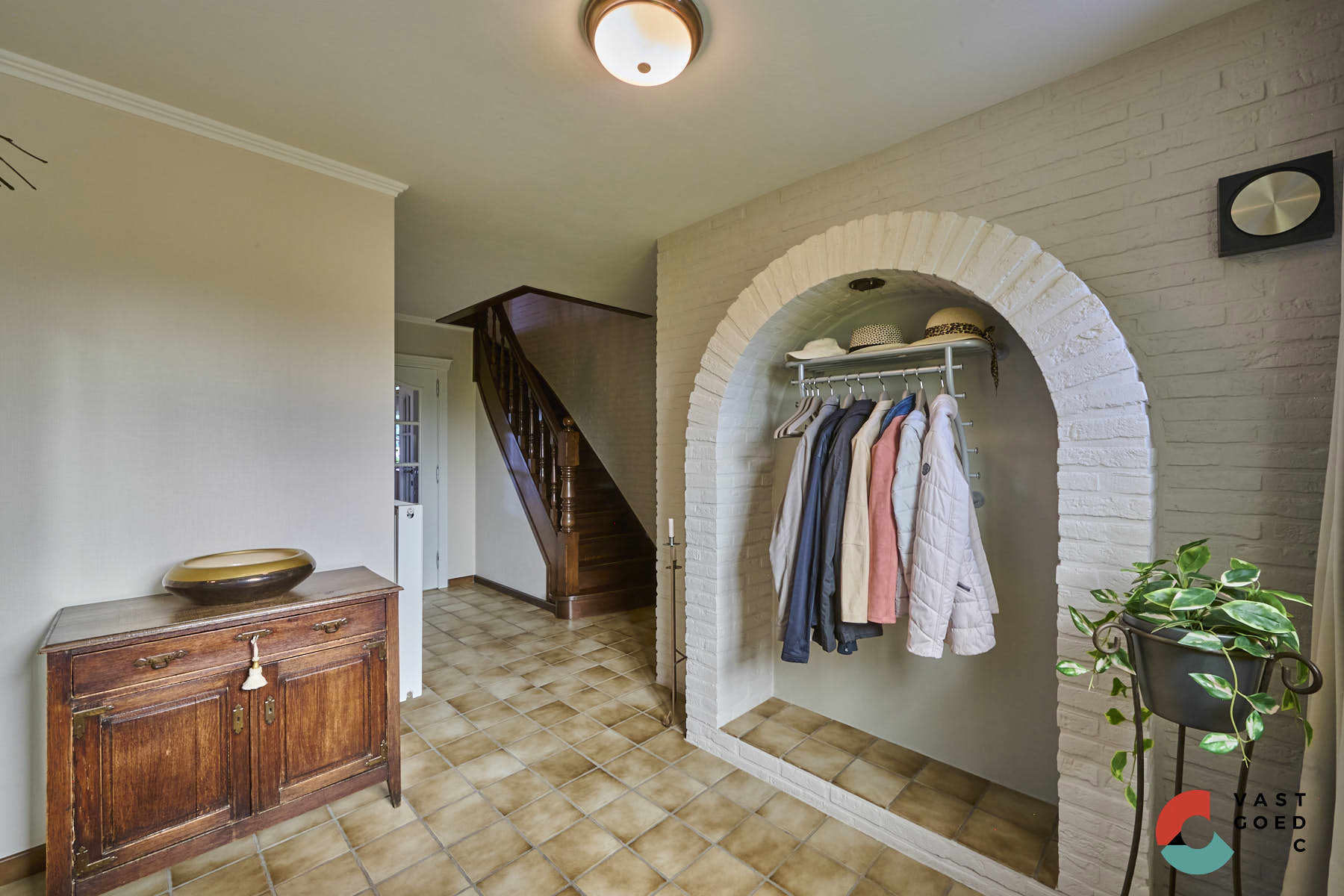 Ruime gezinswoning omringd door groen op een perceel met vrij uitzicht foto 4