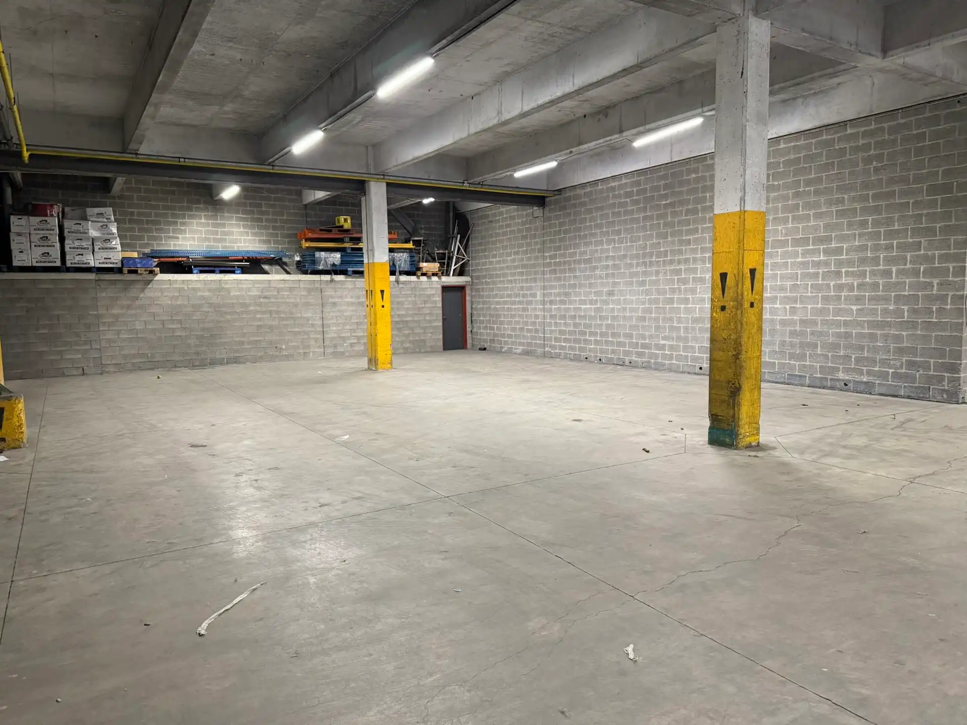 Magazijn met kantoren te huur nabij de Haven van Antwerpen foto 4