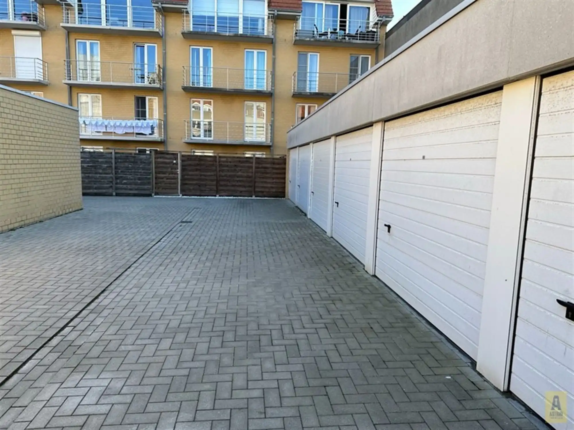 Afgesloten garagebox in centrum (gelijkvloers)! foto 4