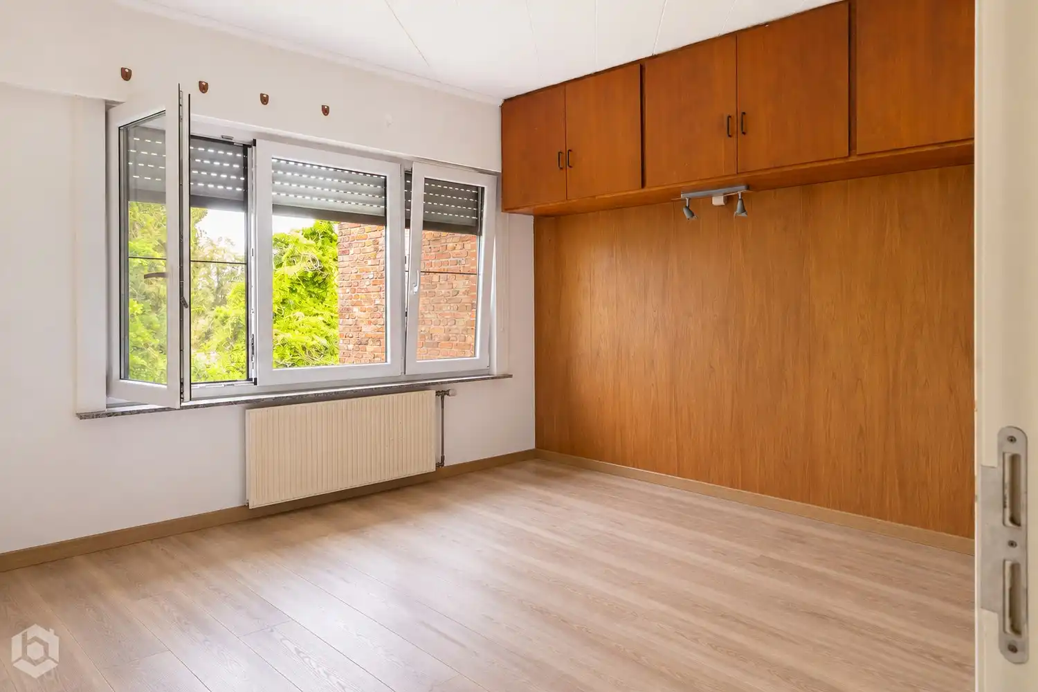 Appartementsgebouw met 4 app., 2 handelsglv., 5 garages én tuin foto 12