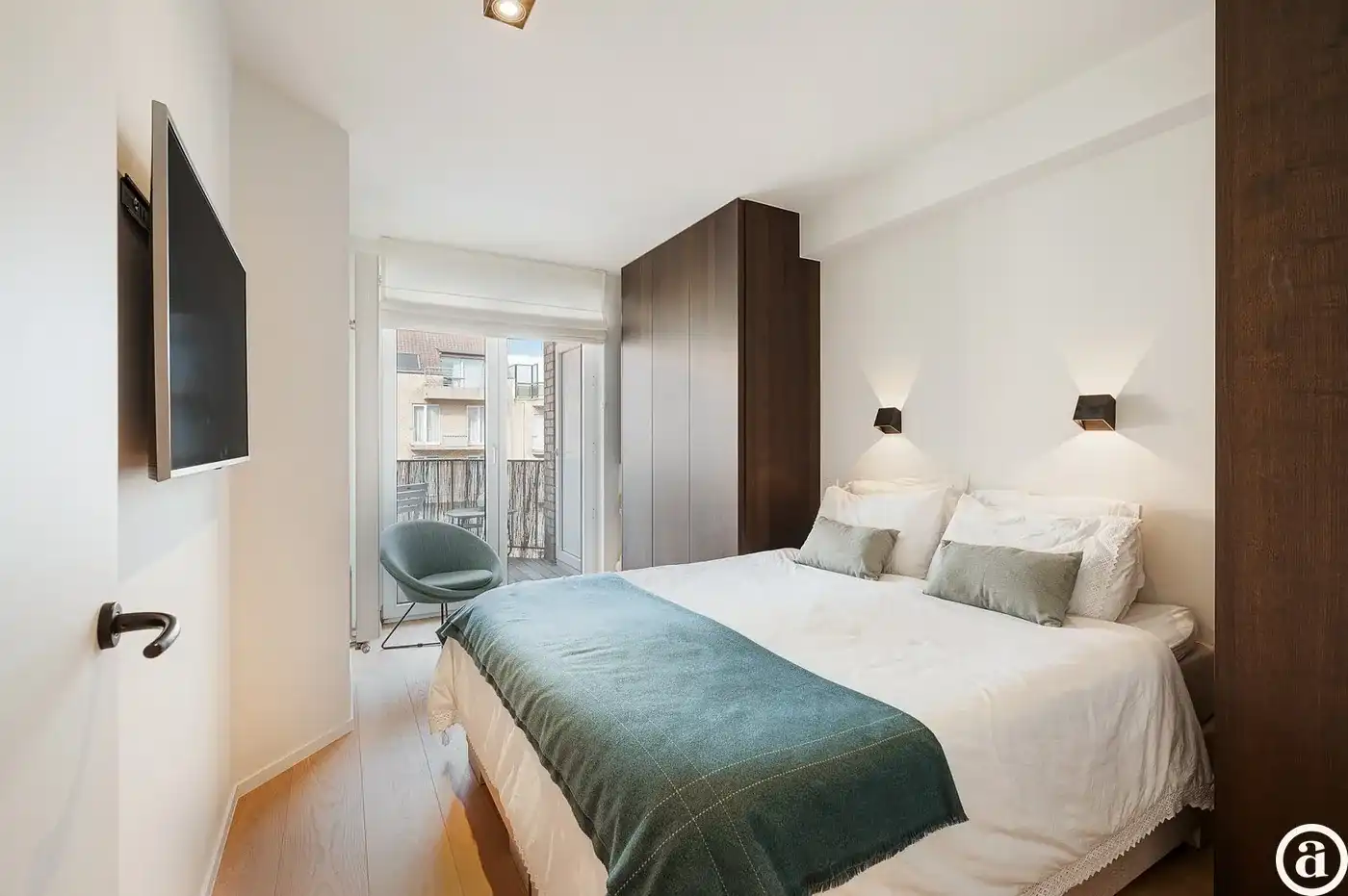 Luxueus gerenoveerd 3-slaapkamerappartement nabij de Zeedijk foto 17