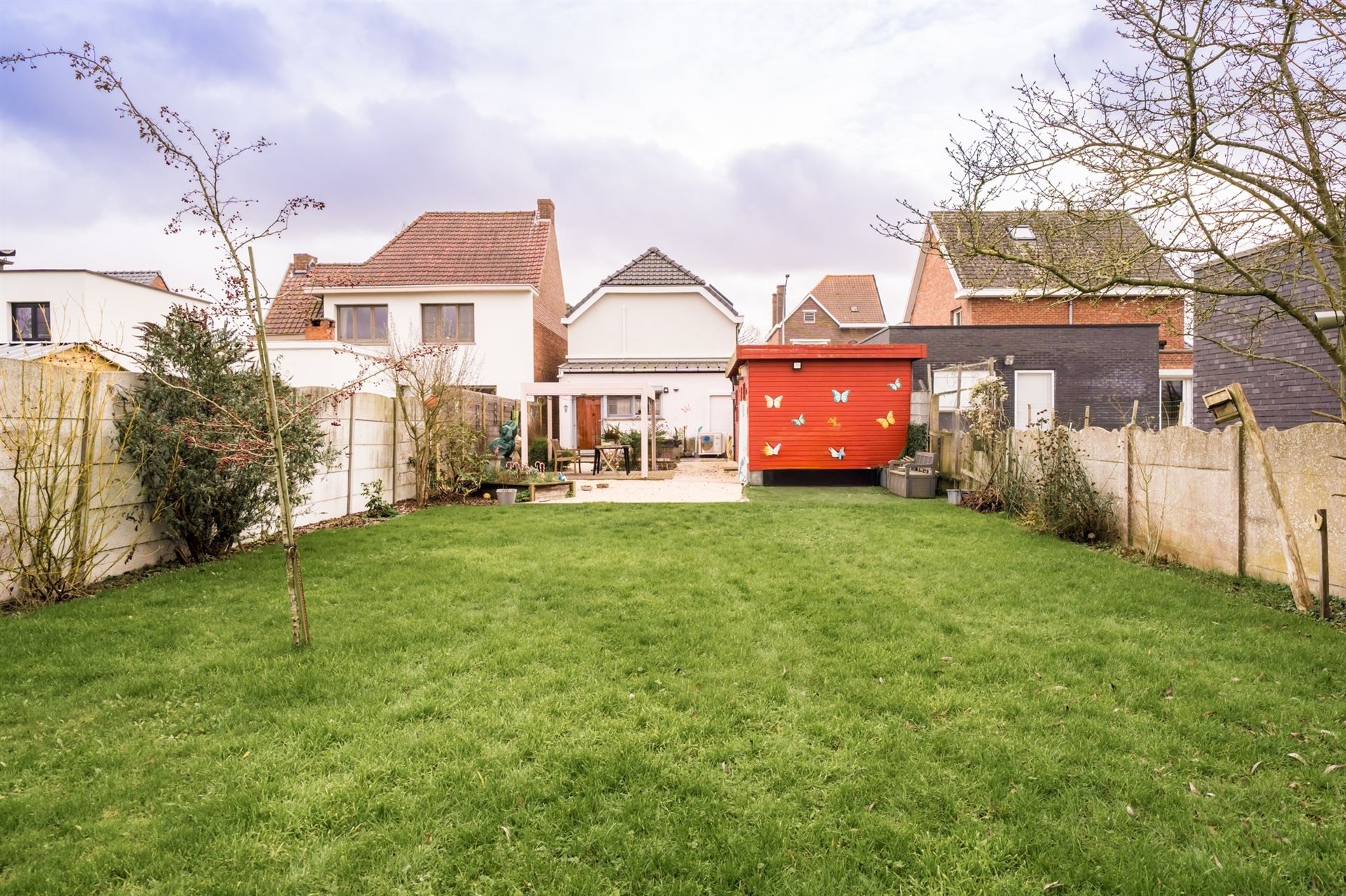 Zeer gezellige en charmante woning met prachtige tuin, oprit en ruime garage foto 3