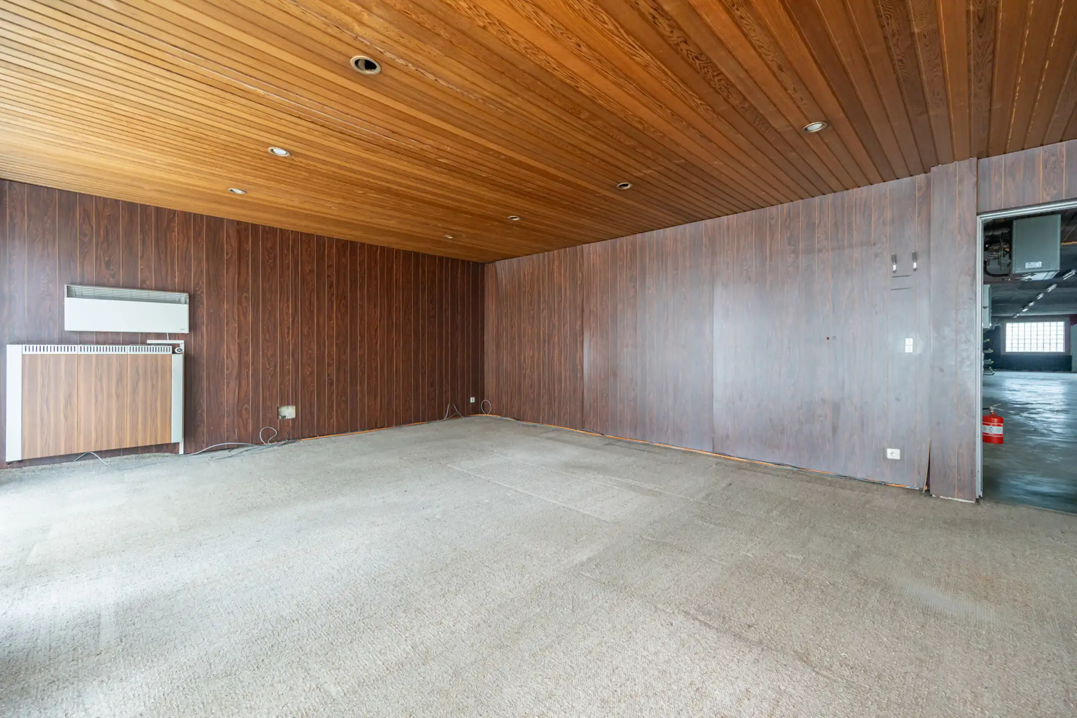 Uitzonderlijk groot gebouw met appartement en handelsruimte foto 21