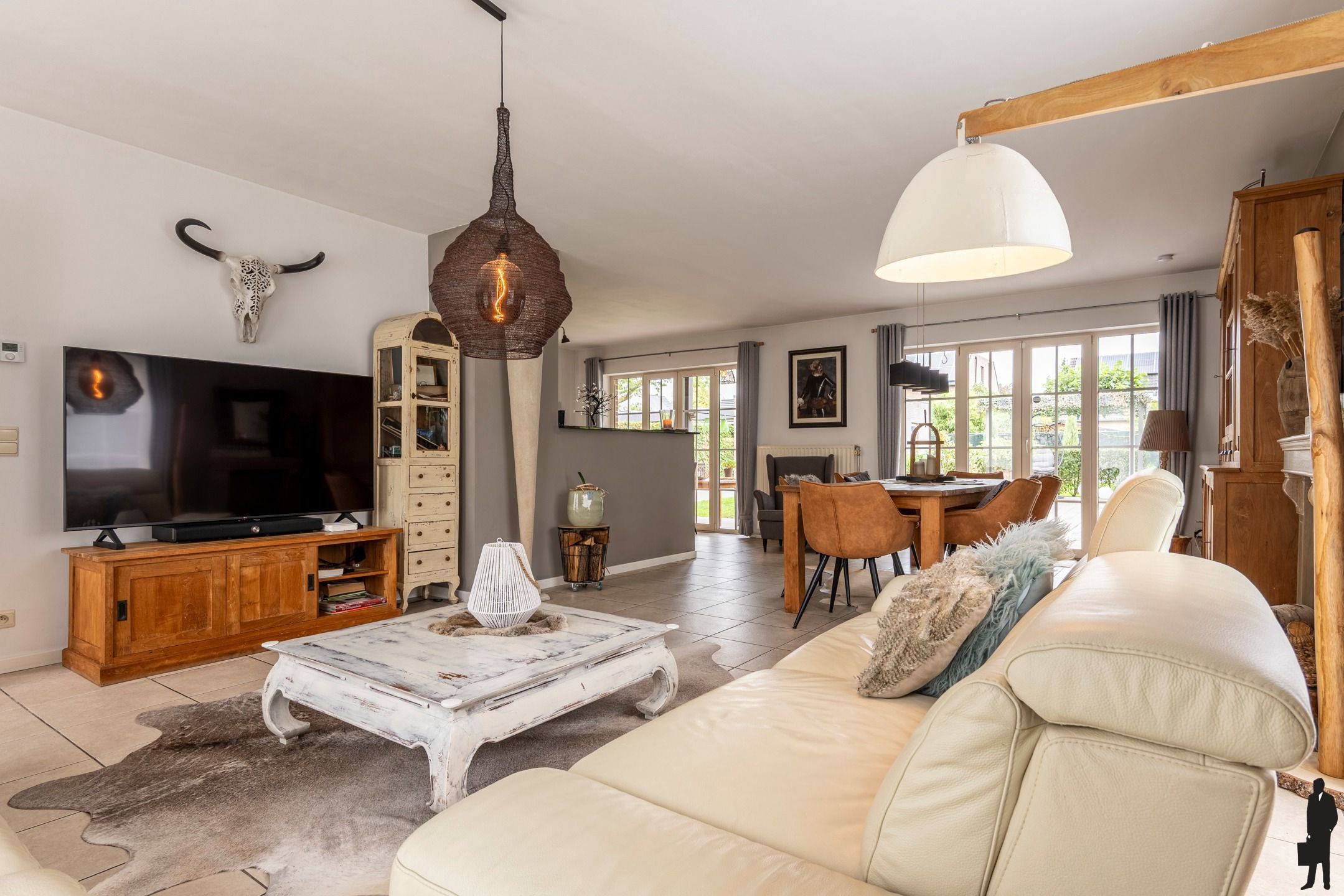 Gezinswoning met 3-4 slpks, 2 bdks op perceel van ca. 721m² foto 6