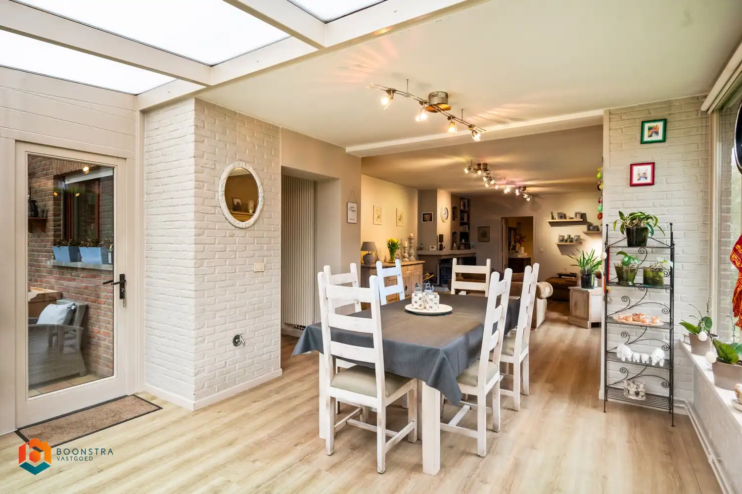 Open bebouwing met 3 slpkrs, bureauruimte en zonnige tuin op een perceel van 757 m² foto 2