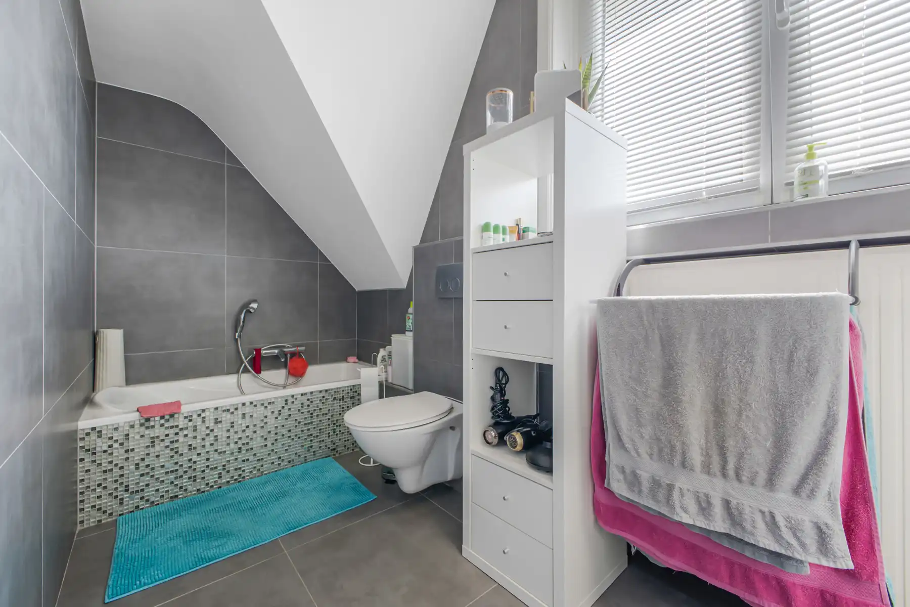 Goed gelegen woning met drie slaapkamers en garage foto 16