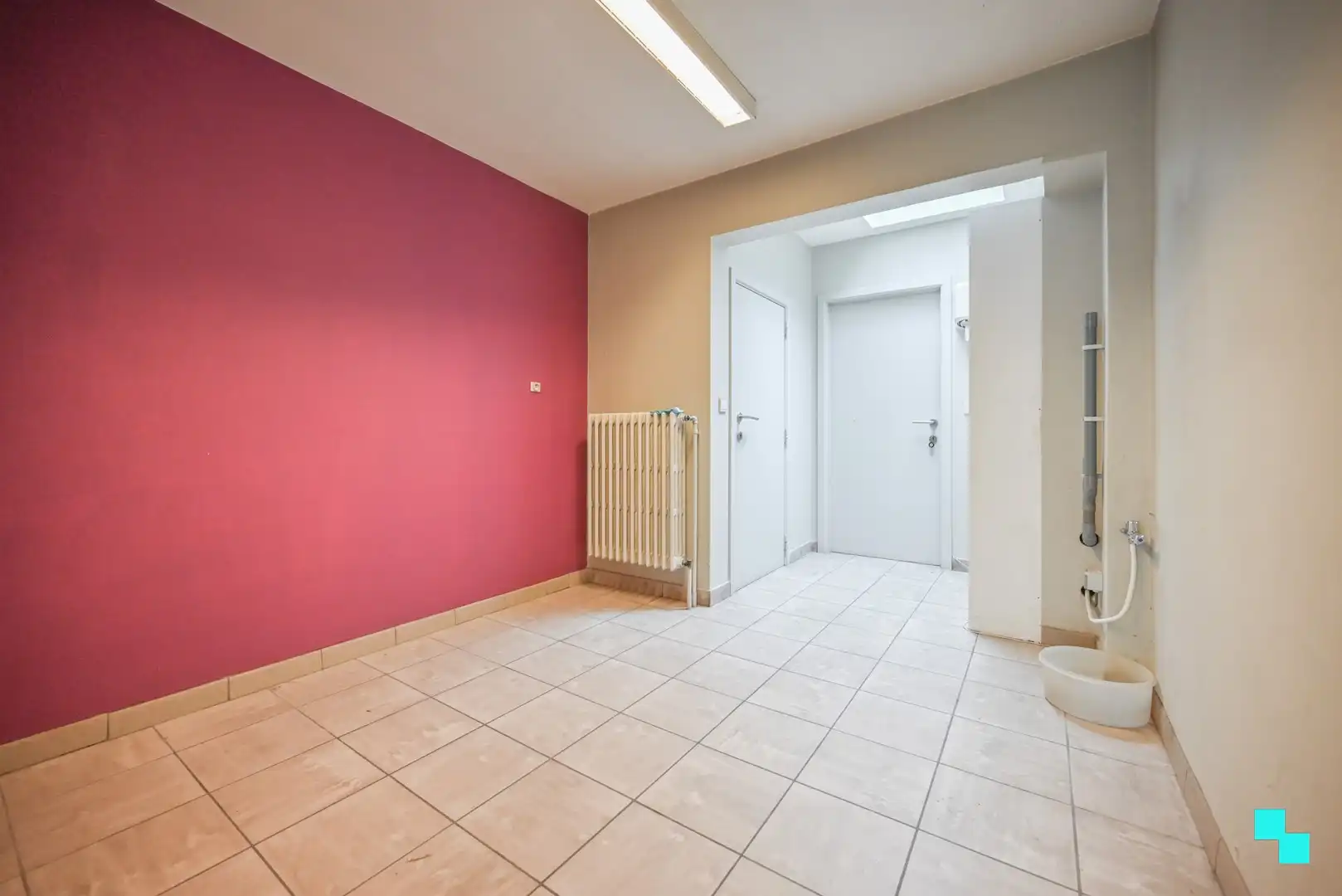 Ruime woning met polyvalente ruimte, garage en tal van mogelijkheden in Emelgem foto 4