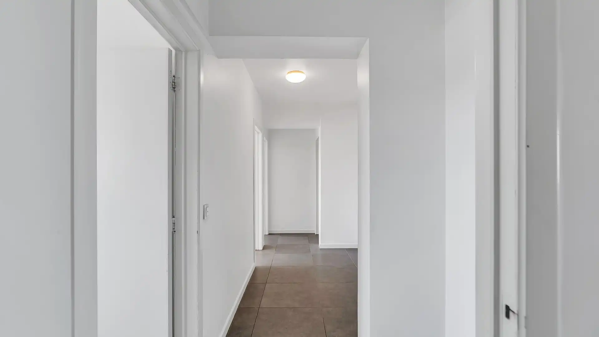 Instapklaar appartement met 2 slaapkamers in het centrum van Genk foto 14