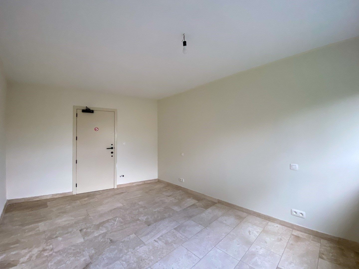Ruim gelijkvloersappartement met 2 slaapkamers en garage. foto 10