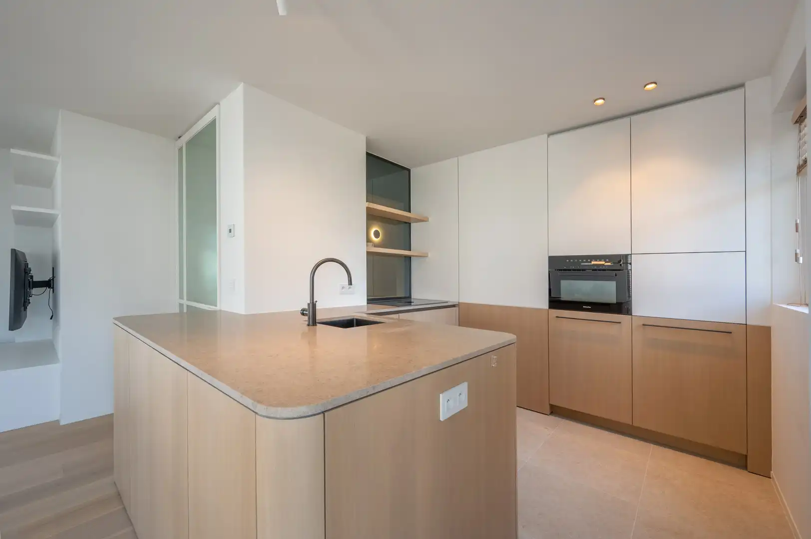 Luxueus gerenoveerd hoekappartement met zeezicht vlakbij de wandeldijk in het Zoute. foto 17