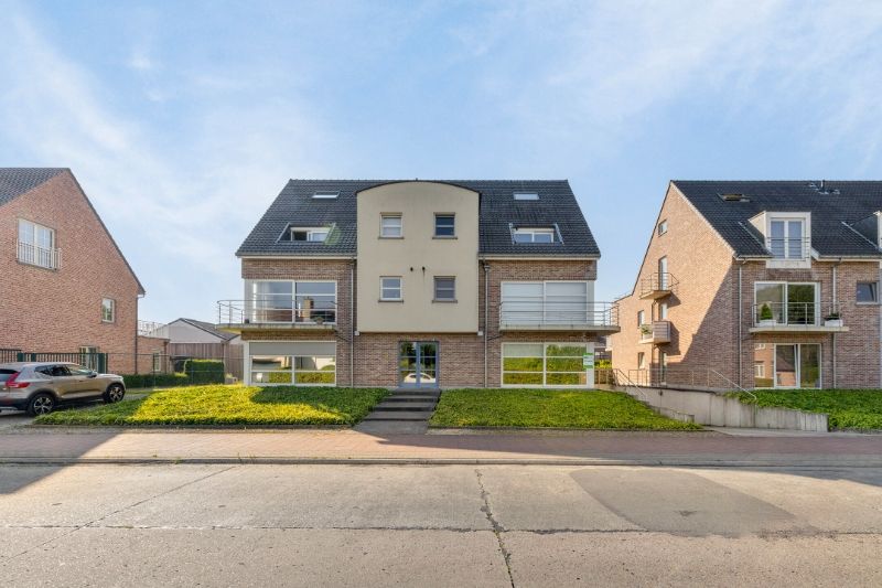 Ruim gelijkvloers appartement met mooie tuin en autostaanplaats foto 1