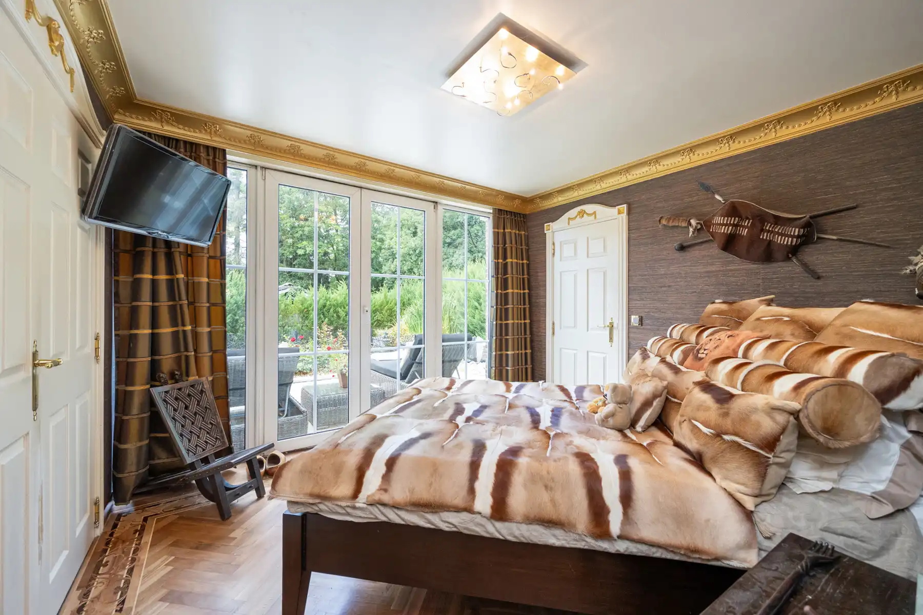 Exclusieve laagbouwvilla met binnen-en buitenzwembad foto 15