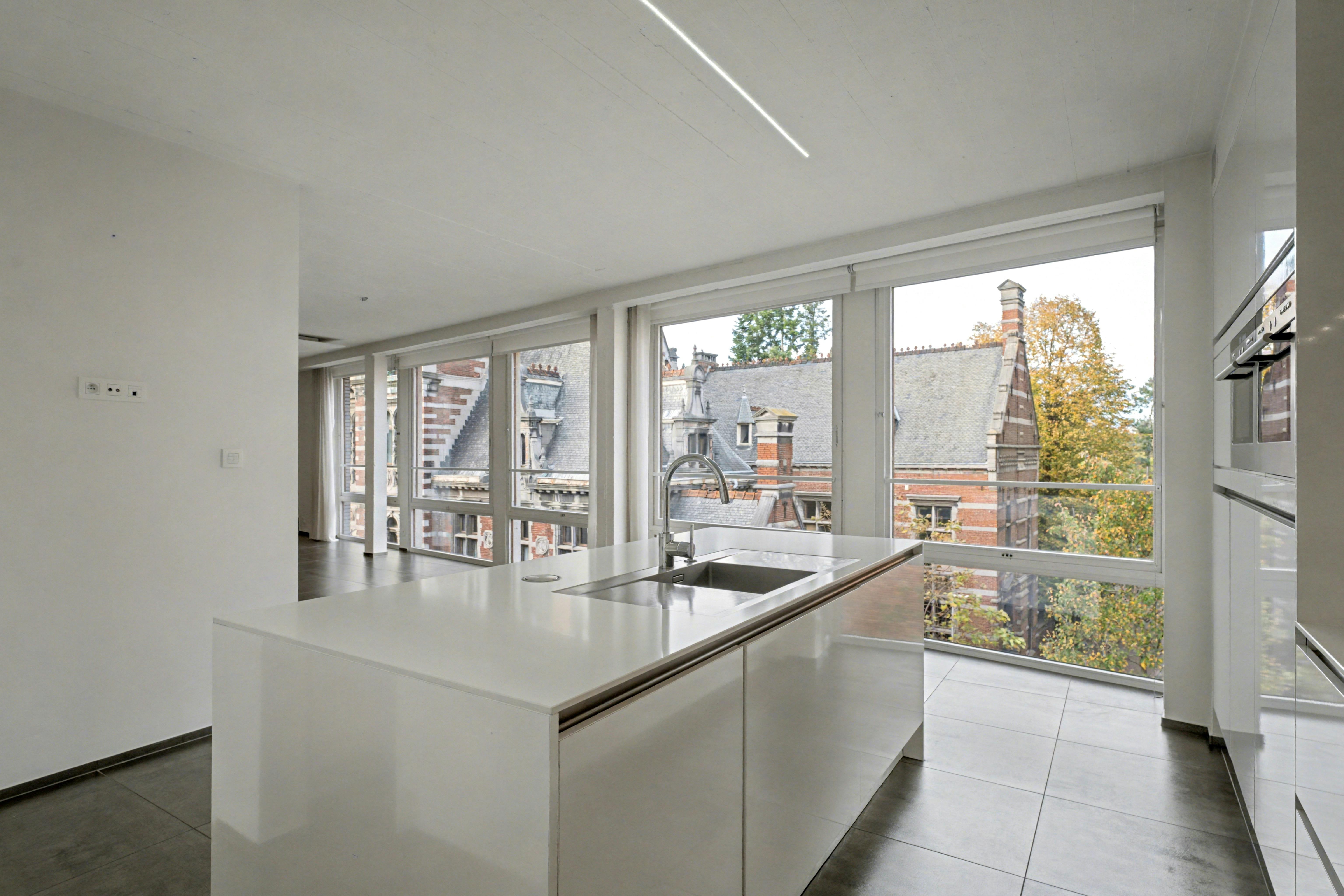 Exclusief duplex-penthouse met adembenemend terras in hartje Hasselt foto 12