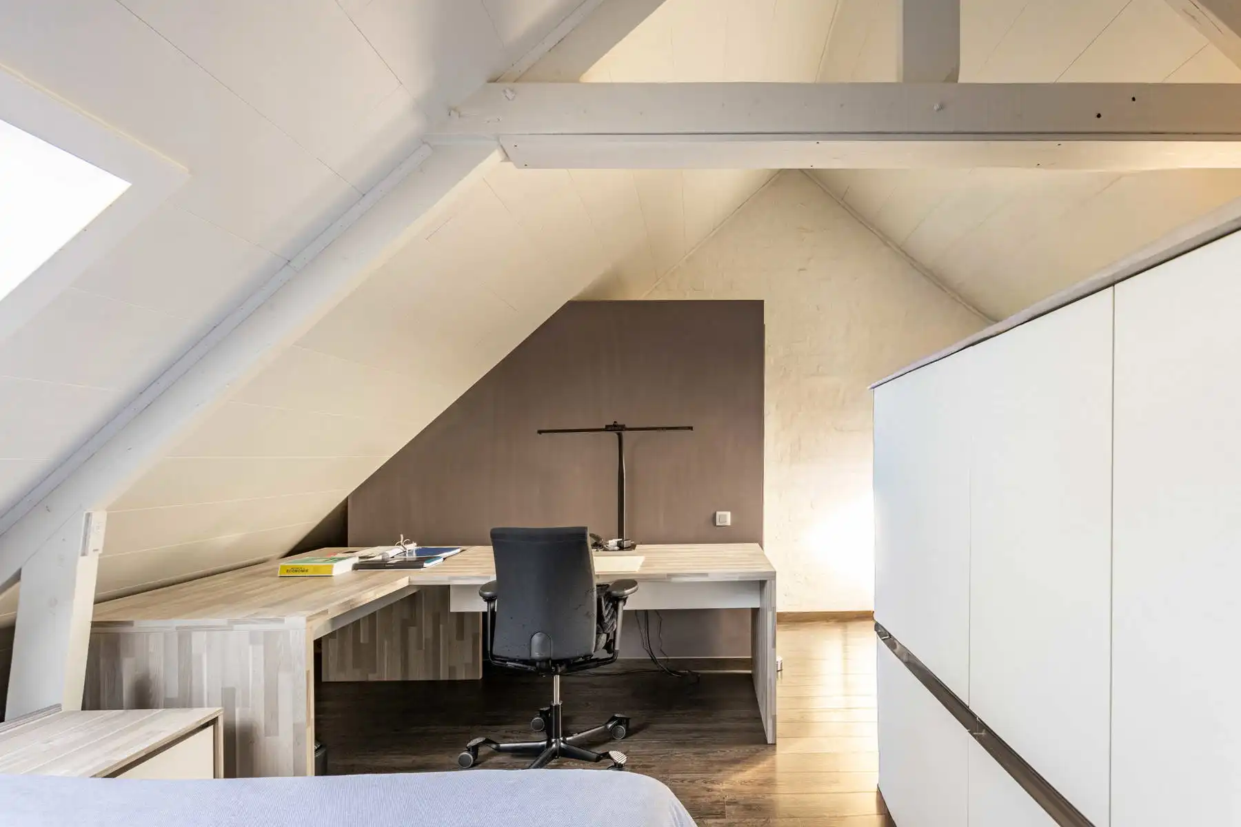 Prachtig onderhouden en instapklare woning vlakbij het centrum van Lede foto 32