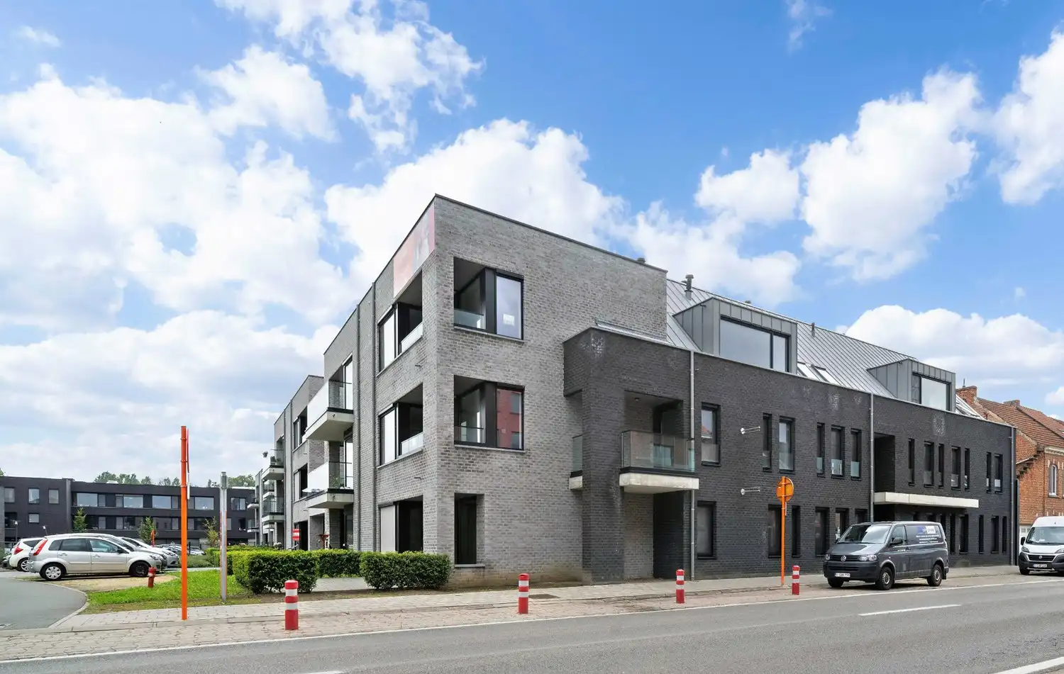 Garage te koop foto {{pictureIndex}}