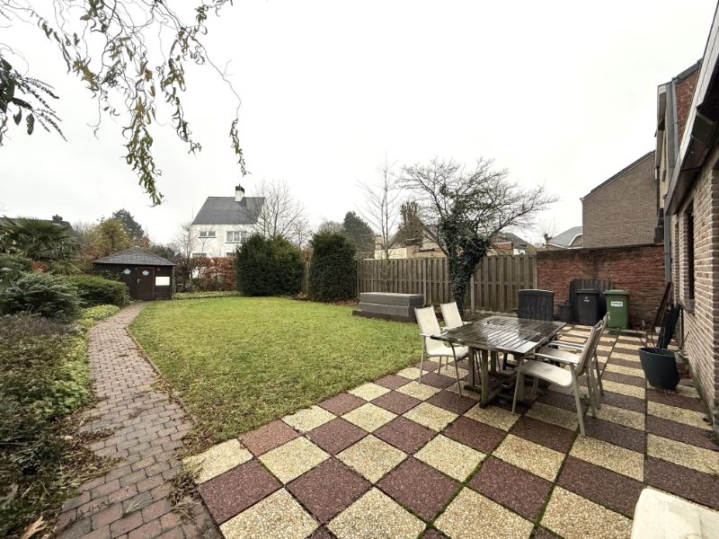 Instapklare halfopen woning met tuin nabij Sint-Pietersstation foto 2