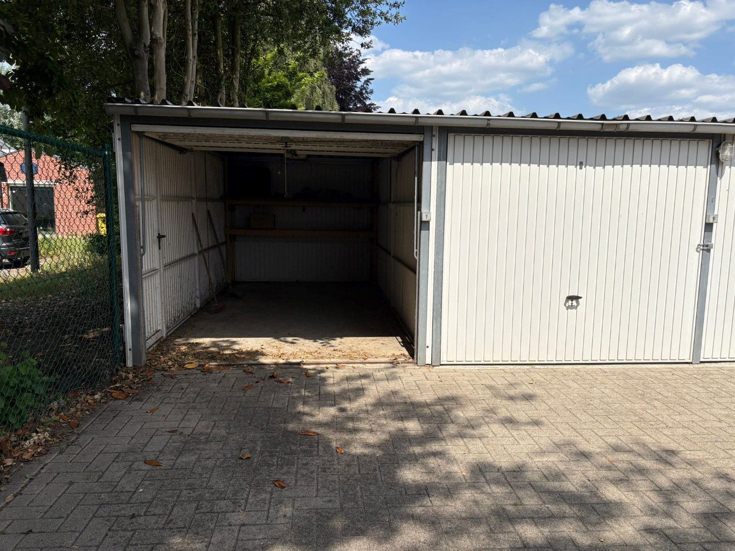 Afgesloten garagebox op wandelafstand van het centrum !  foto 2