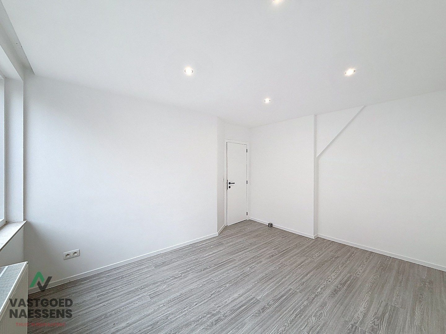 VOLLEDIG GERENOVEERDE WONING MET TUIN / 5 SLPK  foto 16