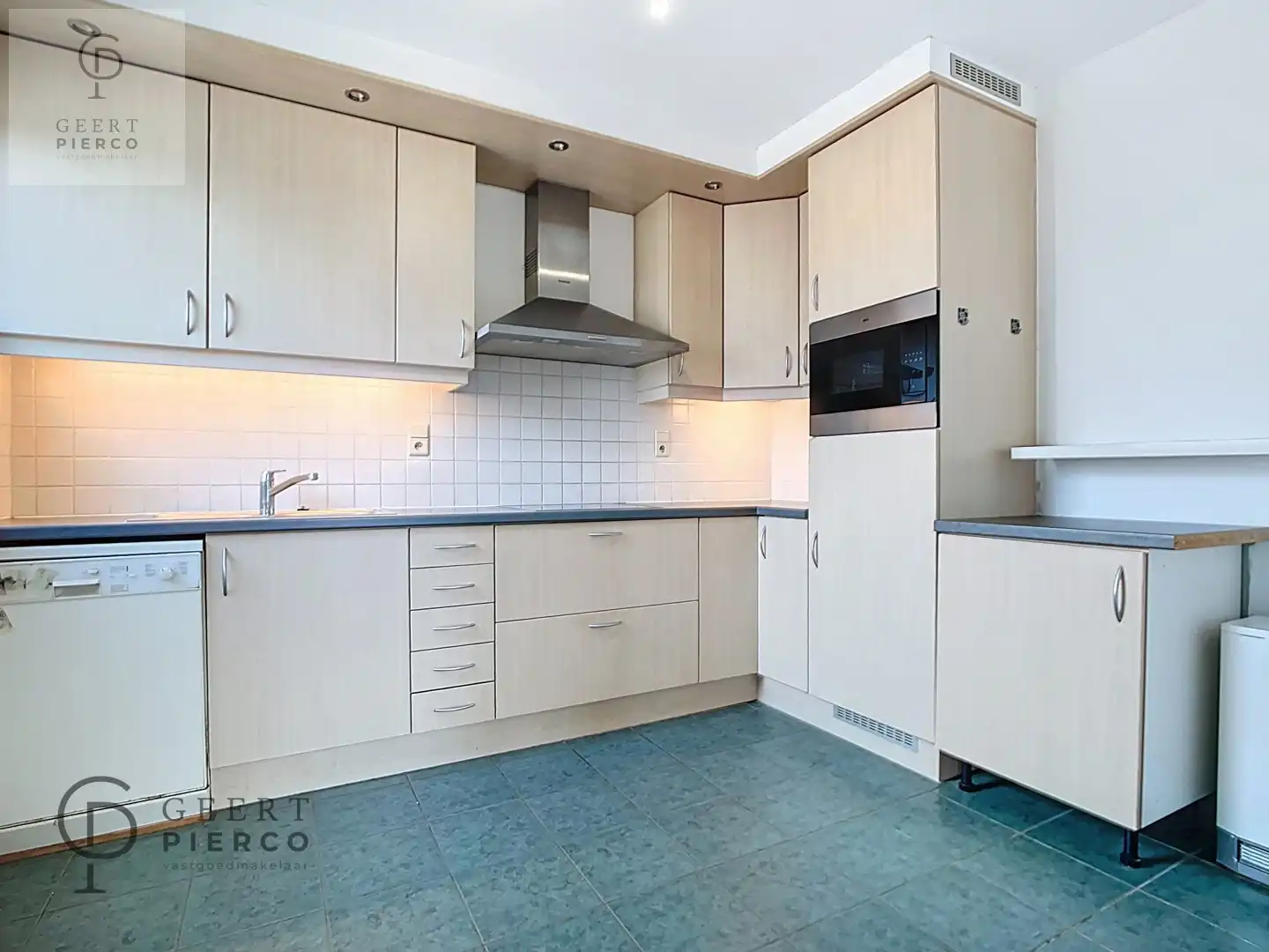 Ruim appartement met twee slaapkamers, kelder en ondergrondse staanplaats. foto 5