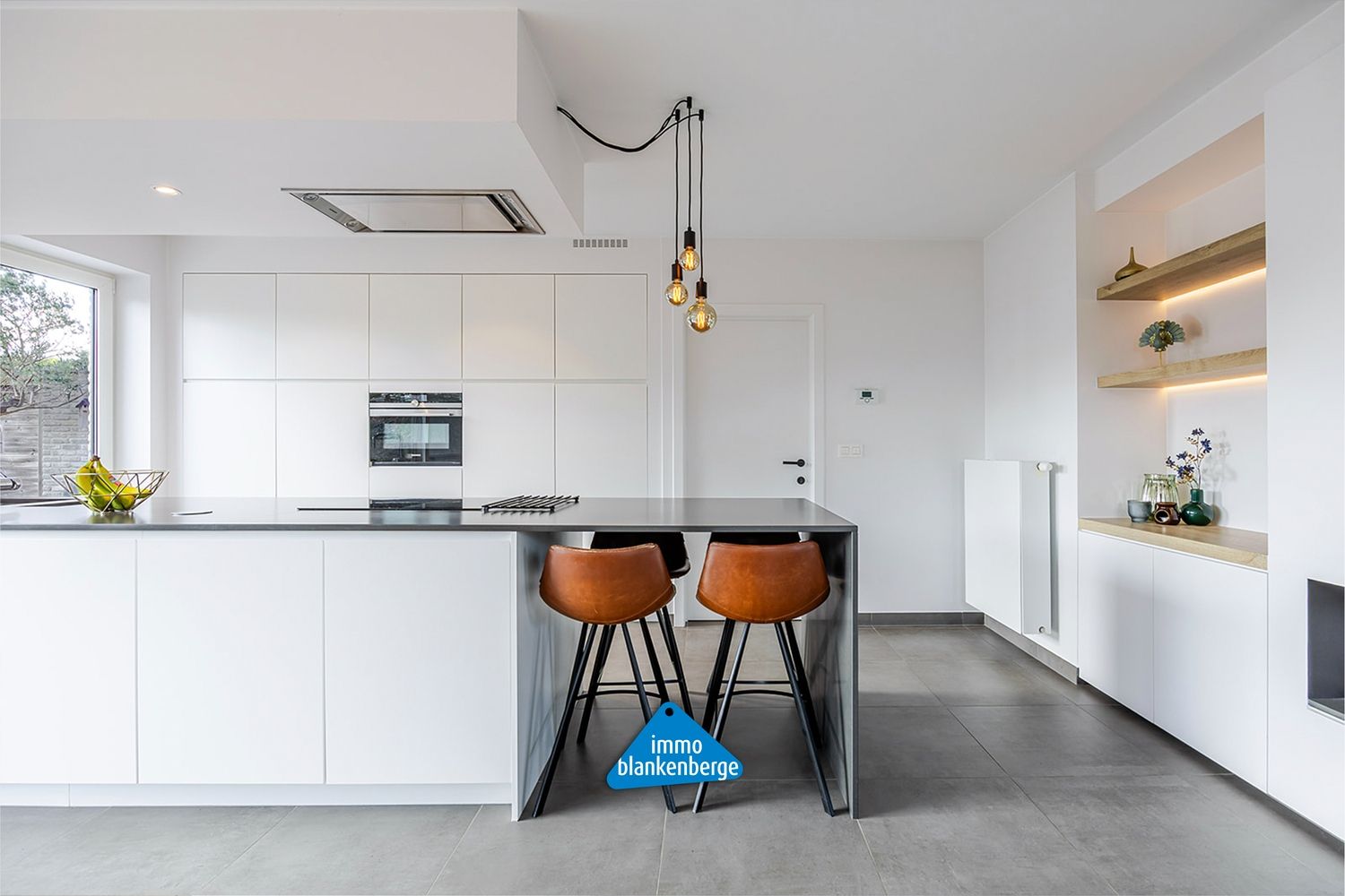 Recente halfopen woning met kwaliteitsafwerking in Oedelem foto 3