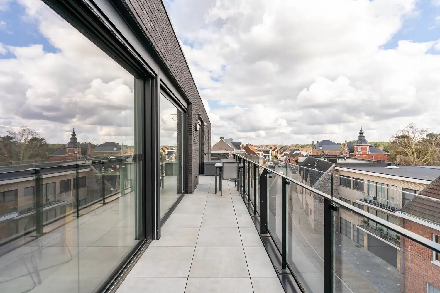 Recent, modern twee-slaapkamer appartement inclusief kelder en twee ondergrondse autostaanplaatsen te Werchter ! foto 16