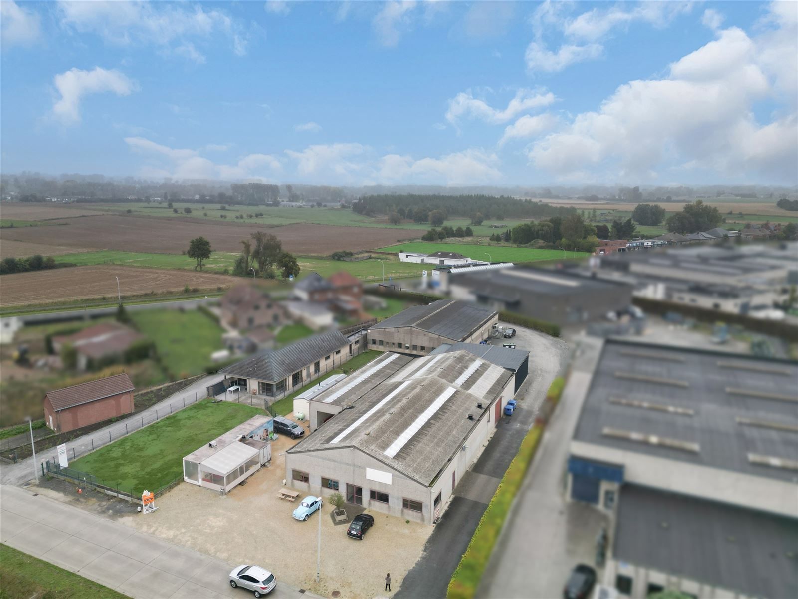 Industrieel gebouw + villa foto {{pictureIndex}}