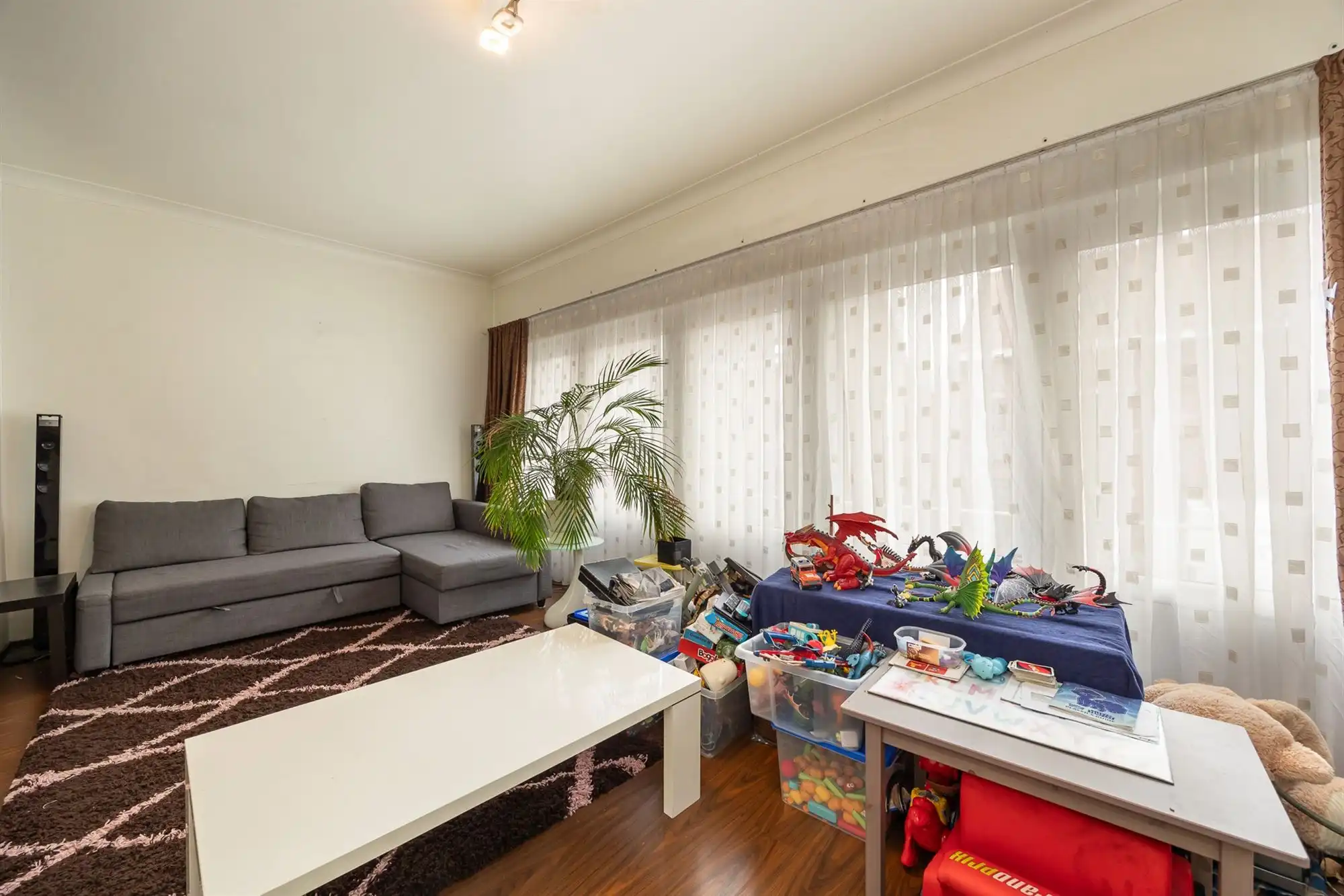 Ruime woning met drie slaapkamers en terras foto 11