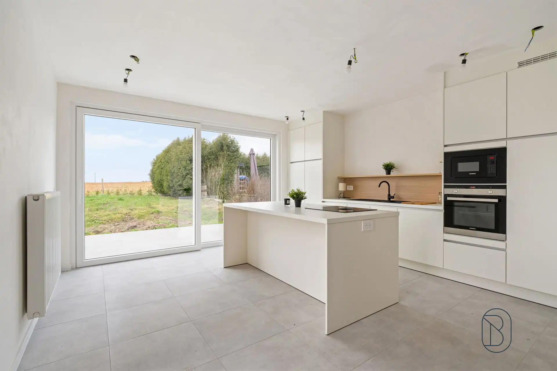 Instapklare woning met tuin en open zicht foto 2