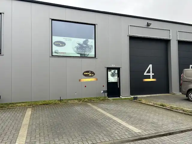 INSTAPKLARE BEDRIJFSUNIT MET KANTOOR EN SANITAIR foto {{pictureIndex}}