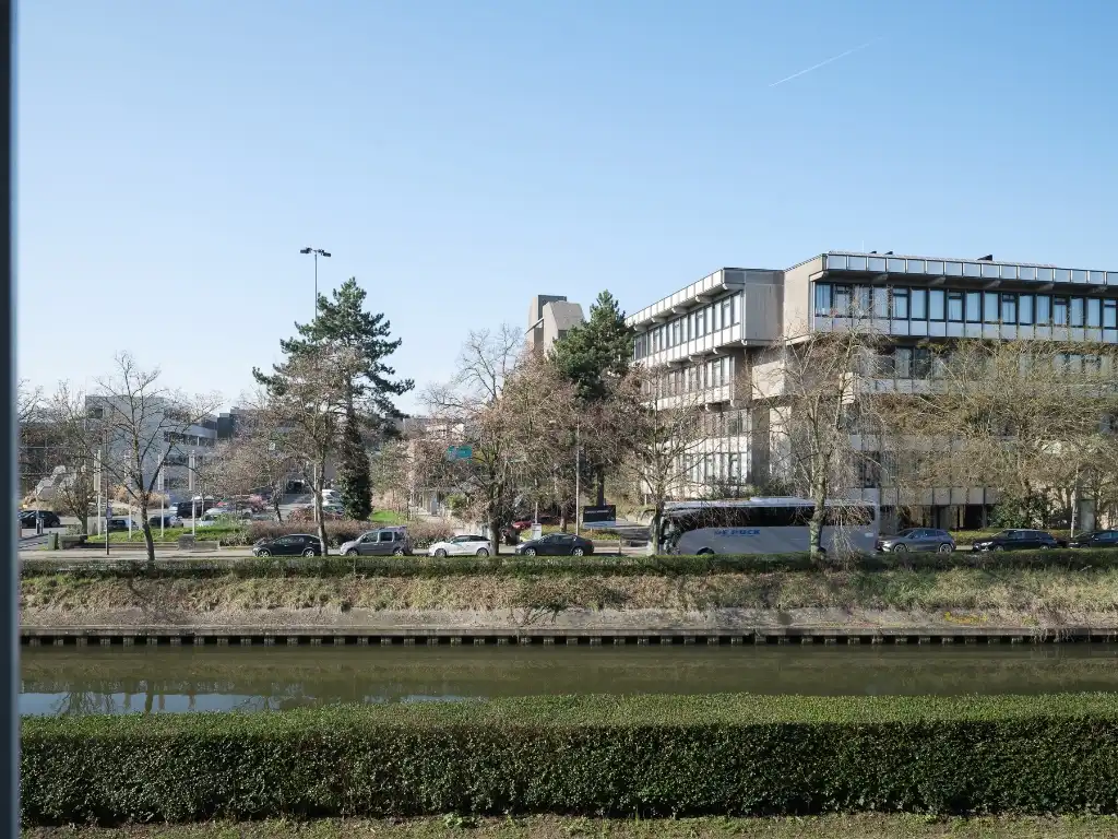 Lichtrijk gerenoveerd éénslaapkamerappartement met terras en zicht op het water foto 14