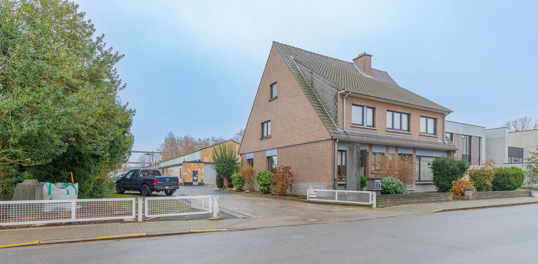 Charmante woning met loods! foto 1