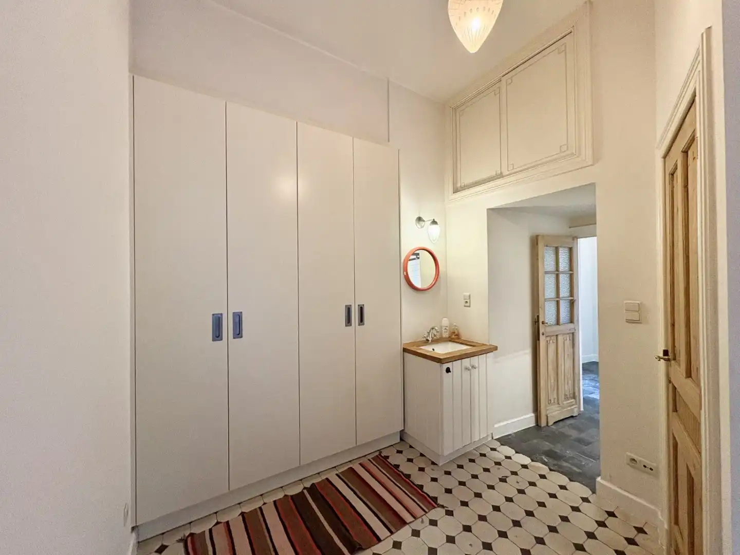 Stijlvol 2-slaapkamerappartement op wandelafstand van Centraal Station foto 13