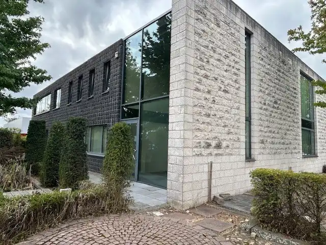 MULTI FUNCTIONEEL BEDRIJFSPAND MET KANTOREN EN APPARTEMENT foto 3